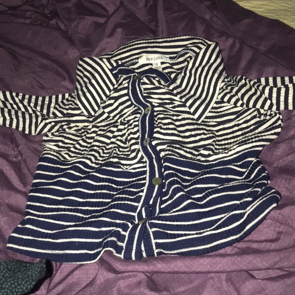 Collared crop top long sleeve button up